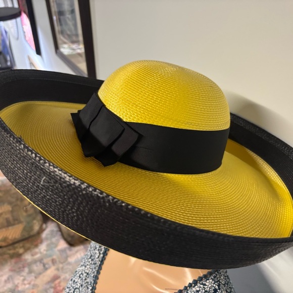 Edette Accessories - 70’s Vintage ❤️Edette New York Elegant Yellow and Black Wide-Brim Hat
